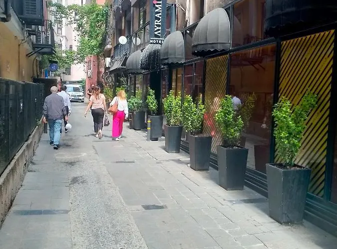 2 Bedrooms Area Located 1floor * Stambuł